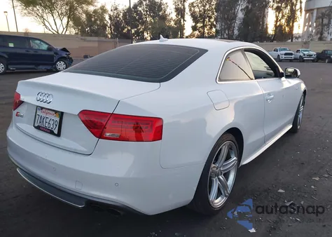 2013 Audi S5 3.0T Premium Plus z USA, uszkodzony, nr VIN WAUCGAFR2DA064204